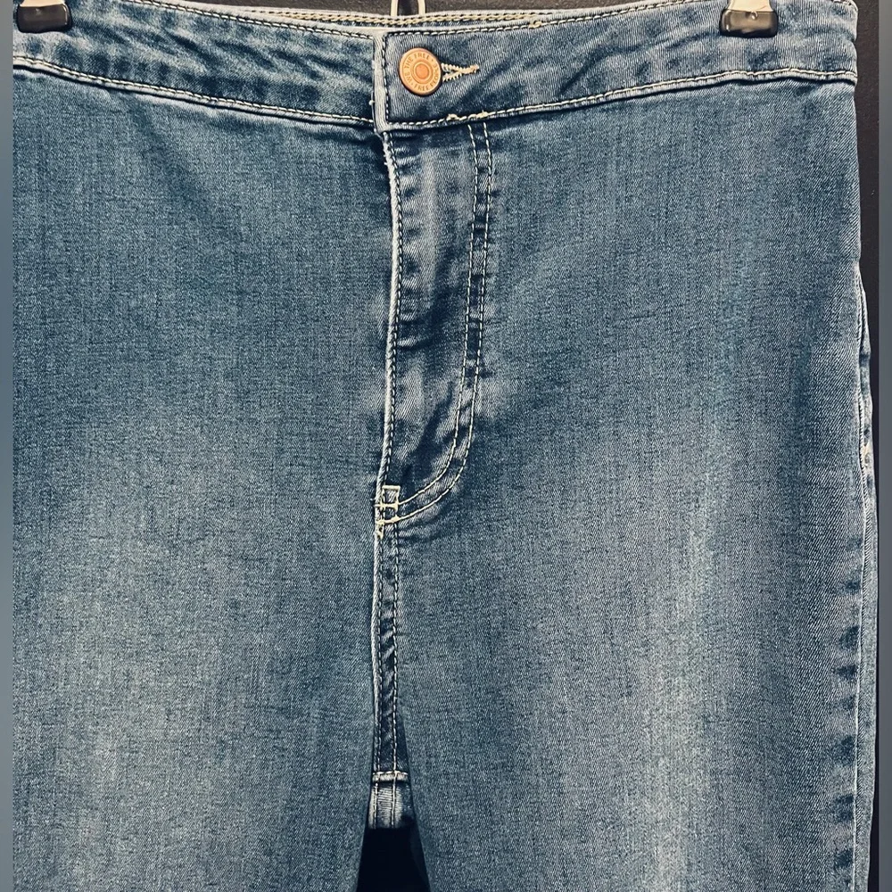 Free People High-Waisted Stretch Flare Jeans… - Picture 4 of 9